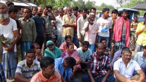 MGNREGA workers stage road blockade MGNREGA workers stage road blockade